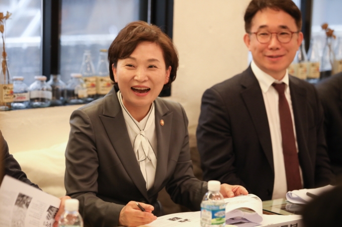 김현미 장관, 사회임대주택 공급 활성화를 위한 간담회 개최 - 포토이미지