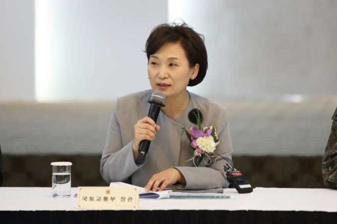 김현미장관, 군 운전 우수인력의 양성 및 일자리 창출을 위한 업무협약 체결 - 포토이미지