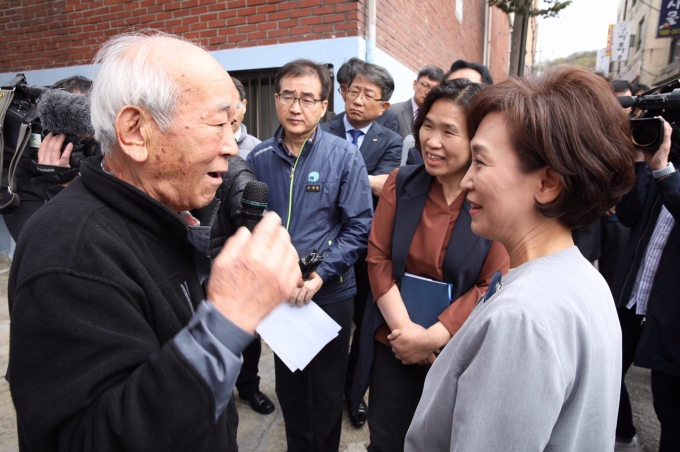 김현미 장관, 저층 노후 주거지에 공공임대주택·생활 인프라 공급 - 포토이미지