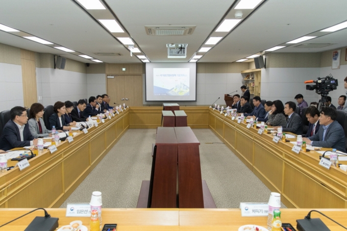 김현미 장관, 국가공간정보위원회 주재 - 포토이미지