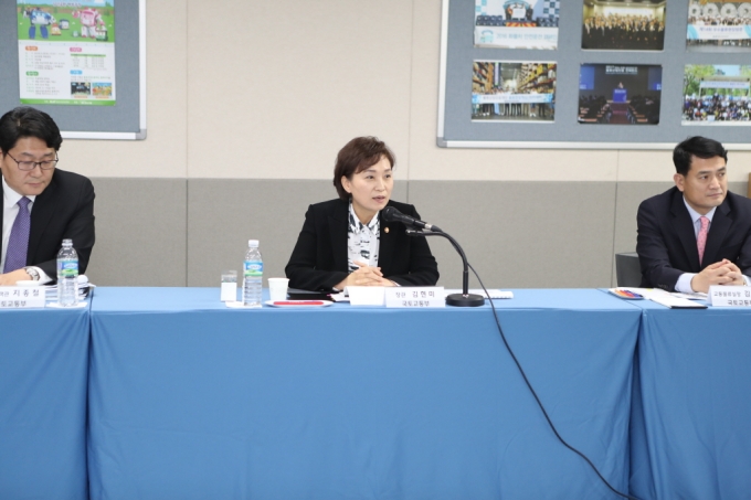 김현미 장관, 물류 새싹기업 간담회 참석 - 포토이미지