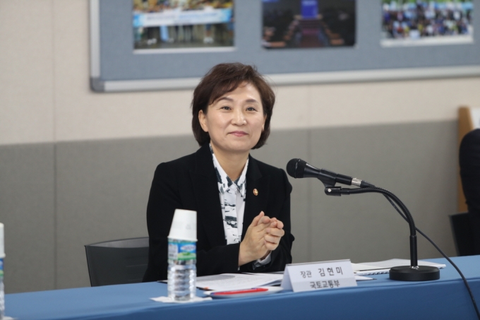 김현미 장관, 물류 새싹기업 간담회 참석 - 포토이미지