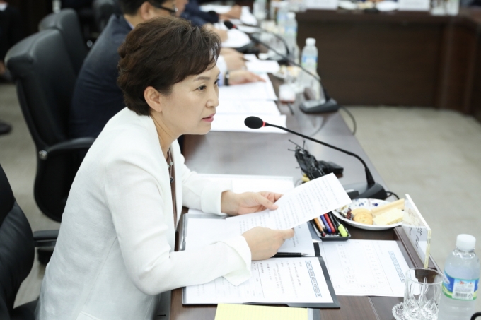 김현미 장관, 노선버스 근로시간 단축 적용에 따른 전국 17개 시도 부단체장 회의를 개최 - 포토이미지