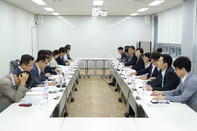 김현미 장관, 주거정책심의위원회 참석 - 포토이미지
