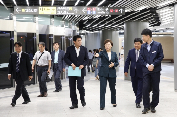 김현미장관, 서울 잠실 광역 환승센터를 방문 점검 - 포토이미지