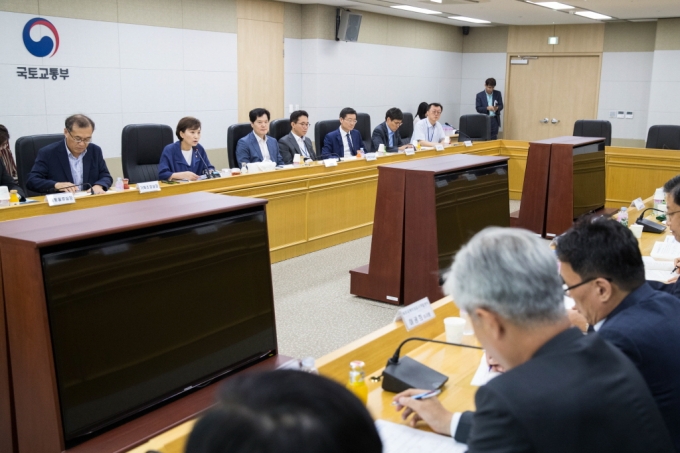 김현미 장관, 국토부 산하 공공기관장 간담회 개최 - 포토이미지