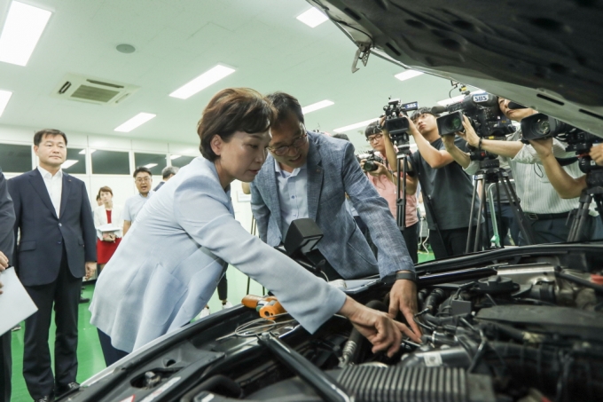 김현미 장관, “BMW 화재원인 올해 안 조사 완료” 밝혀 - 포토이미지