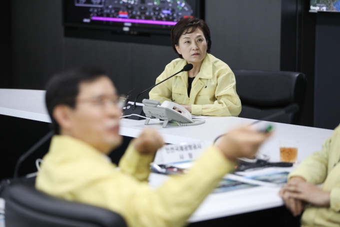 김현미 장관, 태풍 대비 인천공항 현장 - 포토이미지