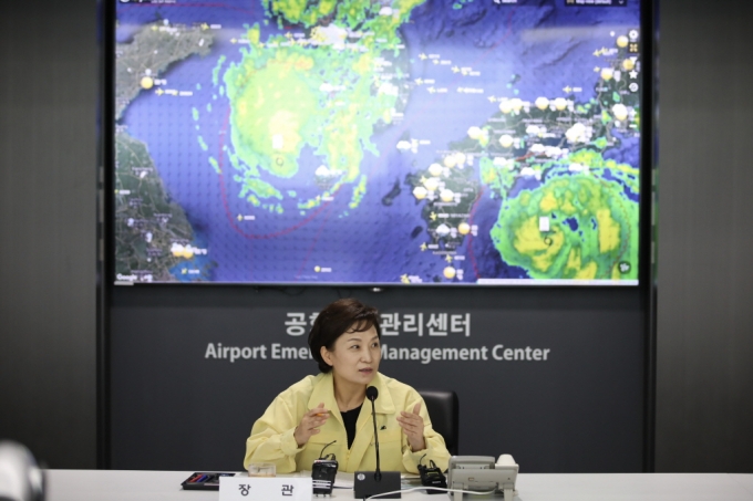 김현미 장관, 태풍 대비 인천공항 현장 - 포토이미지