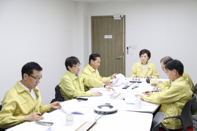 김현미 장관, 24일 서울역 찾아 각SOC별 태풍 대응현황 및 전국 철도 운행 비상체제 점검 - 포토이미지