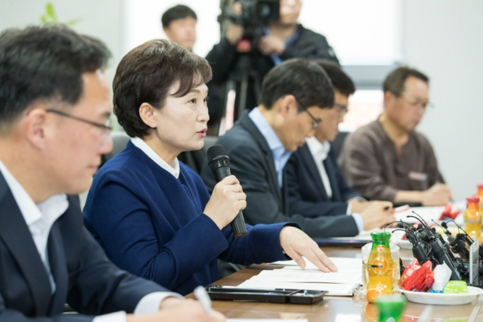 김현미 장관, 제3차 주거복지협의체 참석 - 포토이미지