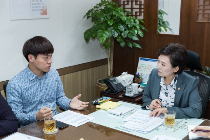 김현미 장관, “청년층 주거 고민 함께 나눠질 것”지원 강화 약속 - 포토이미지