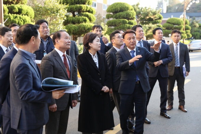 김현미 장관, 도시재생 성공은 “일자리 · 지역경제 활성화” 에 달려