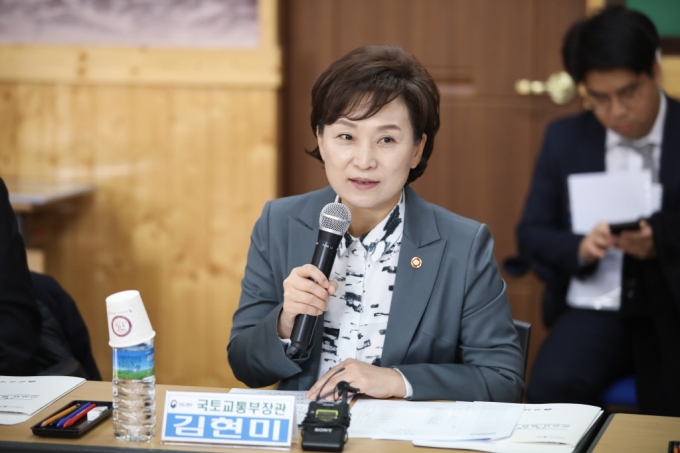 김현미 장관, 도시재생 성공은 “일자리 · 지역경제 활성화” 에 달려 - 포토이미지