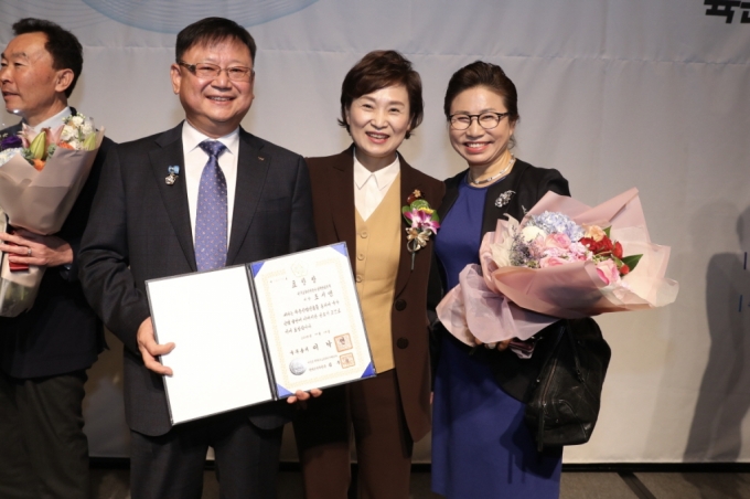 김현미 장관, 제32회 육운의 날, 업계 '육운산업 발전 결의문' 채택 - 포토이미지