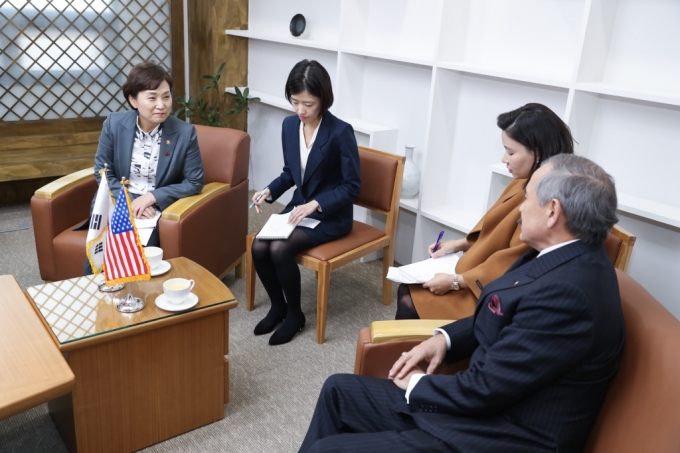 김현미 장관, 해리스 주한 미국 대사와 면담 - 포토이미지