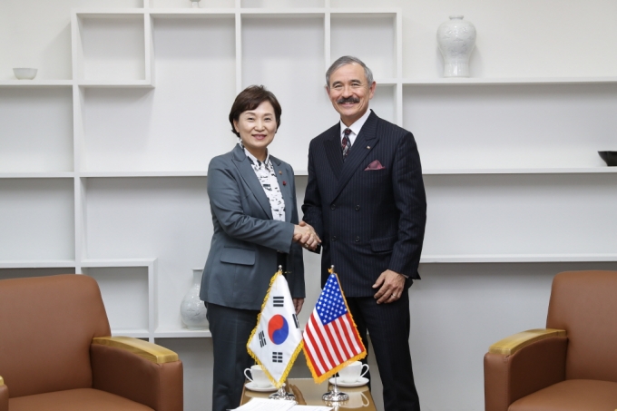 김현미 장관, 해리스 주한 미국 대사와 면담 - 포토이미지