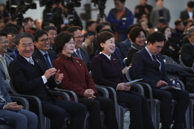 김현미 장관, 위례 신혼희망타운 기공식 및 업무협약 체결 - 포토이미지