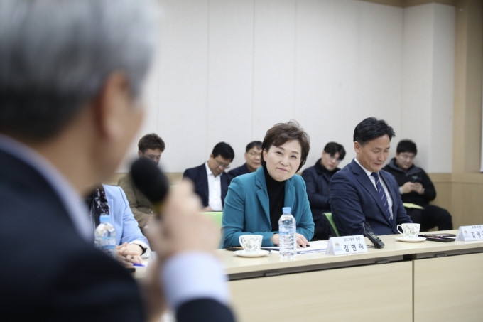 김현미 장관, 국토지리정보원, 호매실 지구 방문 - 포토이미지