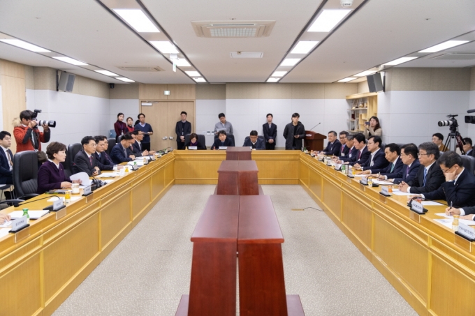 김현미 장관, 산하 공공기관장 간담회 주재