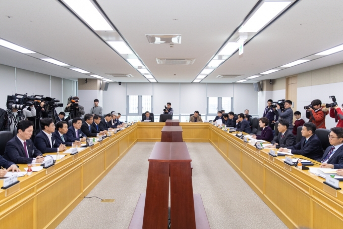 김현미 장관, 산하 공공기관장 간담회 주재