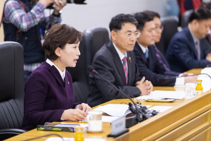 김현미 장관, 산하 공공기관장 간담회 주재