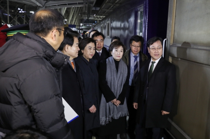 김현미 장관, 남북철도 공동조사단 출정식 참석 - 포토이미지