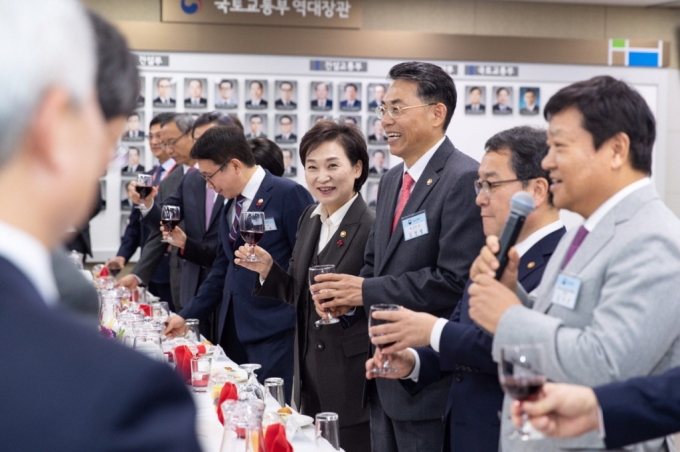 김현미 장관, 국토교통부 산하 단체장 신년인사회 - 포토이미지