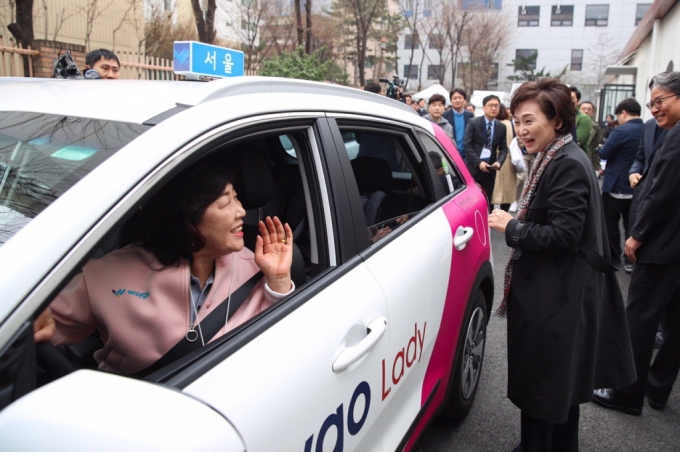 김현미 장관, 타고솔루션즈 택시 출시 관련 행사