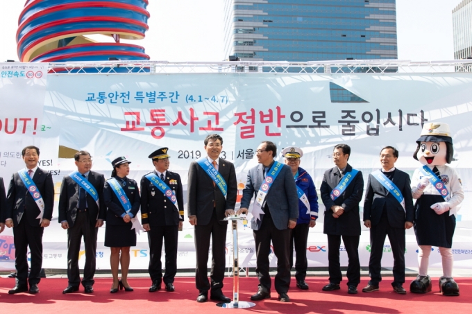 김정렬 차관, 교통안전 특별주간 교통안전캠페인 참석 - 포토이미지