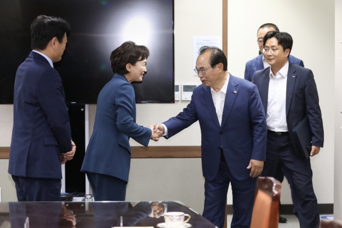 김현미 장관, 부울경 지자체장 동남권 신공항 면담 - 포토이미지