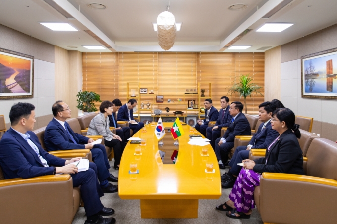 김현미 장관, 한-미얀마 인프라 G2G 협력 강화방안 모색 - 포토이미지