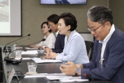 김현미 장관, 서남권 새 교통중심지 무안공항·천사대교 안전점검