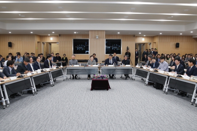 김현미 장관, 인구감소 시대에 사람 경쟁력이 강한 환경조성 강조 - 포토이미지