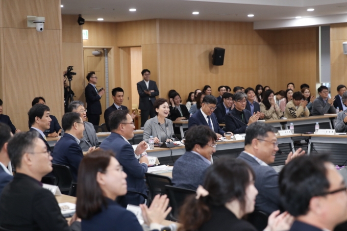 김현미 장관, 인구감소 시대에 사람 경쟁력이 강한 환경조성 강조 - 포토이미지