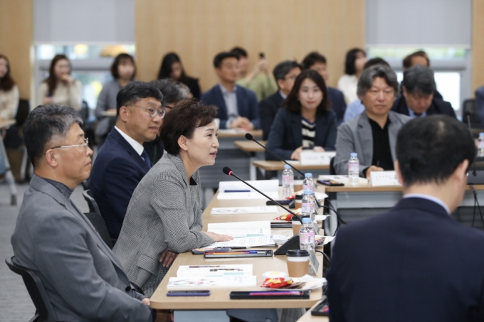 김현미 장관, 인구감소 시대에 사람 경쟁력이 강한 환경조성 강조 - 포토이미지