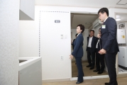 김현미 장관, 다자녀 가정 방문 주거실태 파악 - 포토이미지