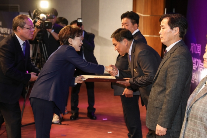 김현미 장관,“건설기능인 존중받는 사회 조성 위해 힘쓸 터” - 포토이미지