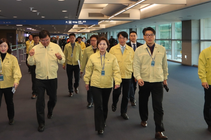 김현미 장관, 인천공항 현장점검 - 포토이미지