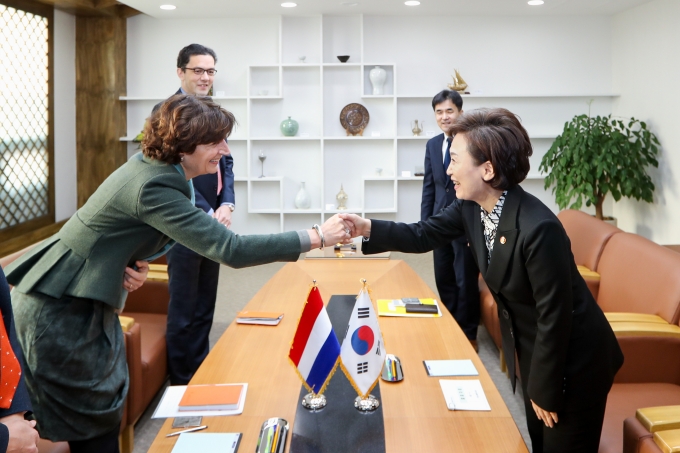 김현미 장관,“한-네덜란드 스마트시티 등 협력 본격화 기대” - 포토이미지