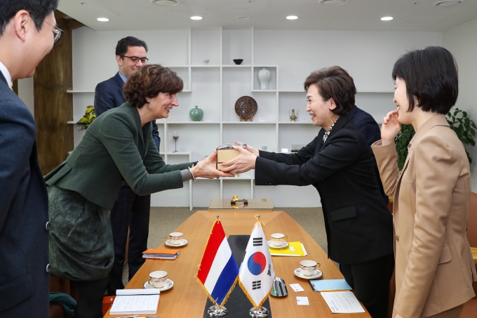 김현미 장관,“한-네덜란드 스마트시티 등 협력 본격화 기대” - 포토이미지