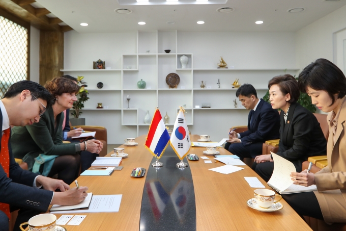 김현미 장관,“한-네덜란드 스마트시티 등 협력 본격화 기대” - 포토이미지