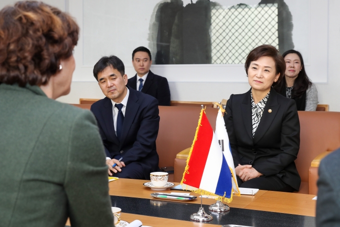 김현미 장관,“한-네덜란드 스마트시티 등 협력 본격화 기대” - 포토이미지