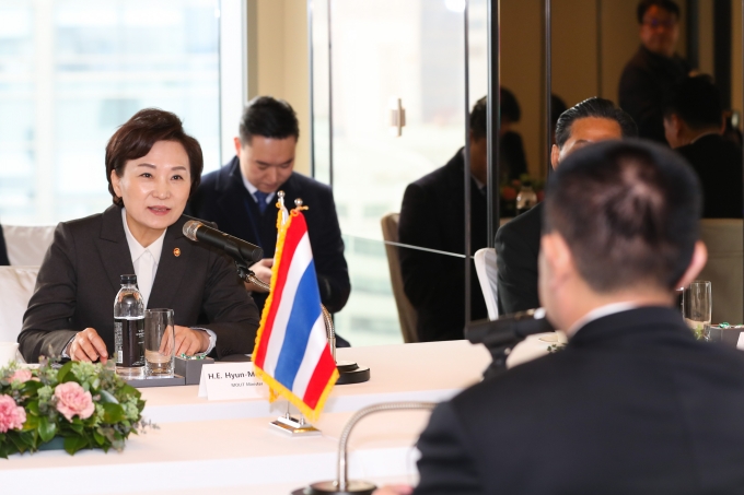 김현미장관, 태국 교통부와 도로교통분야 협력 양해각서 체결 - 포토이미지