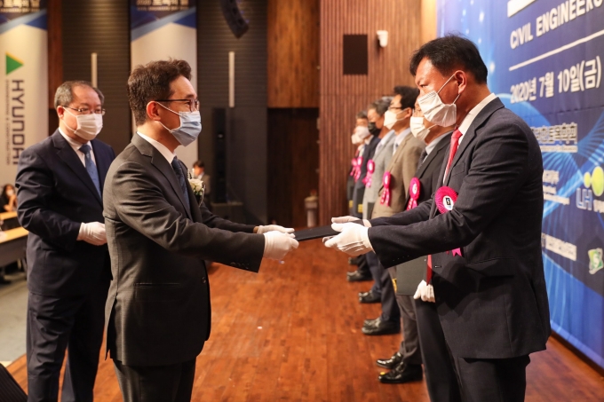 박선호 차관, “건설산업의 국제경쟁력 강화 협조” 강조 - 포토이미지