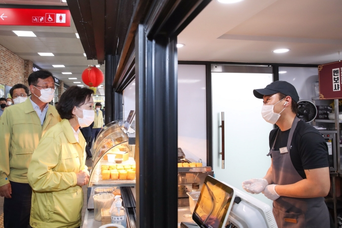 김현미 장관, “고속도로 휴게소 방역강화 만전” 강조 - 포토이미지