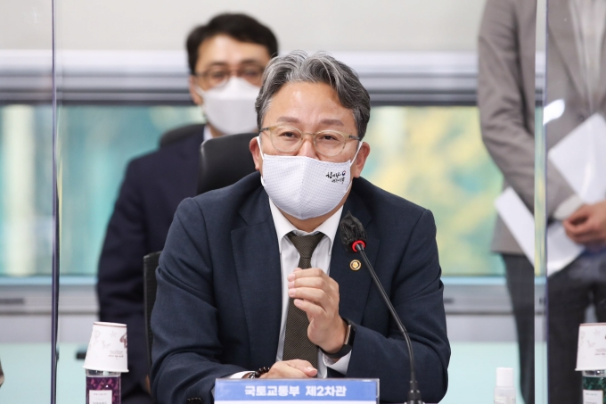 이륜차 배송·대리운전 업계-노동계 표준계약서 도입 협약식