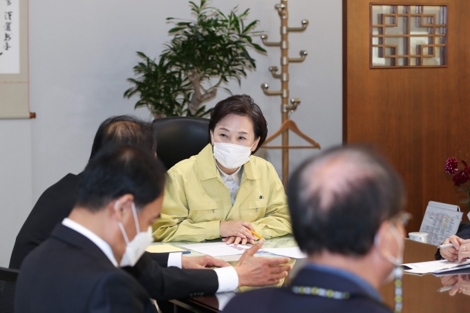 김현미 장관, “생활물류법 제정 필요성·화물차 안전” 강조 - 포토이미지