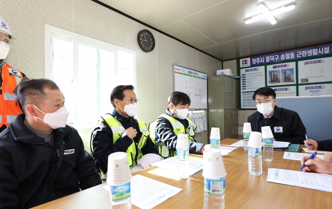 윤성원 1차관 청주 근린생활시설 건설현장 방문 - 포토이미지