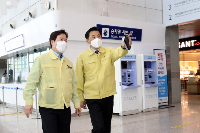 황성규 차관 서울역 방역점검 - 포토이미지